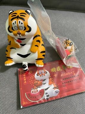 AUTHENTIC Pangs & Baby Series 2 by 52Toys - Monday